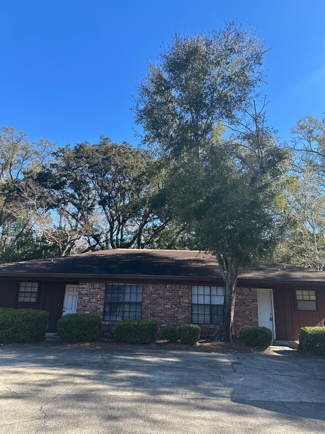 2 Bedroom 1 Bath Duplex Just off Mission Rd. - 2 Bedroom 1 Bath Duplex Just off Mission Rd. Casa Adosada