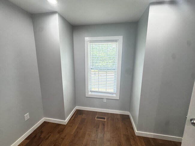 48 Charterhouse Ave