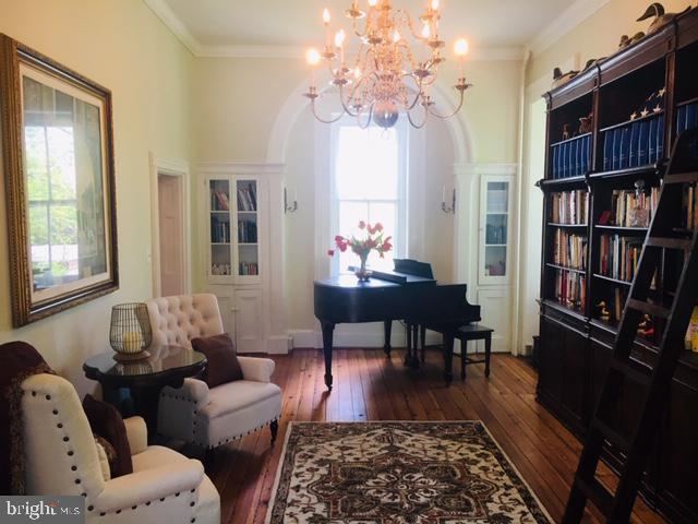 Photo - 74 Waterloo St