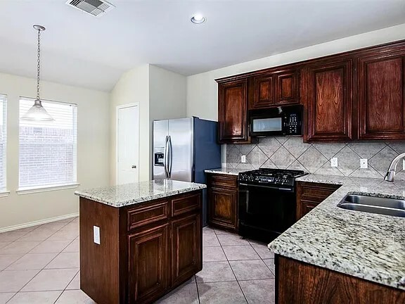 Building Photo - 12830 Cooper Breaks Dr