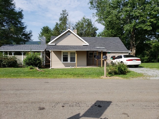 Building Photo - 33 Glade Valley Church Rd Rental