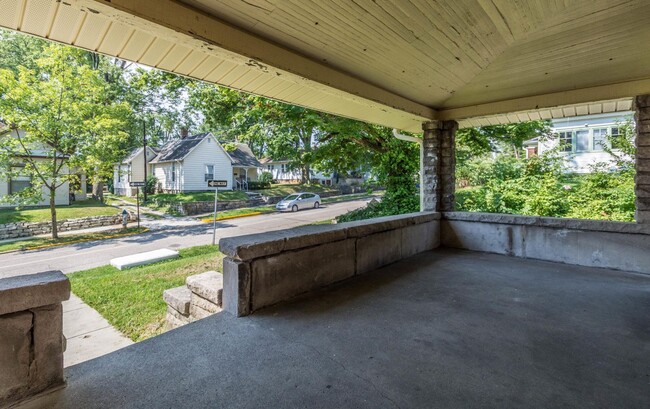 Photo - 311 E 11th St