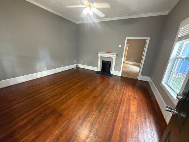 Photo - 1003 Curran St NW