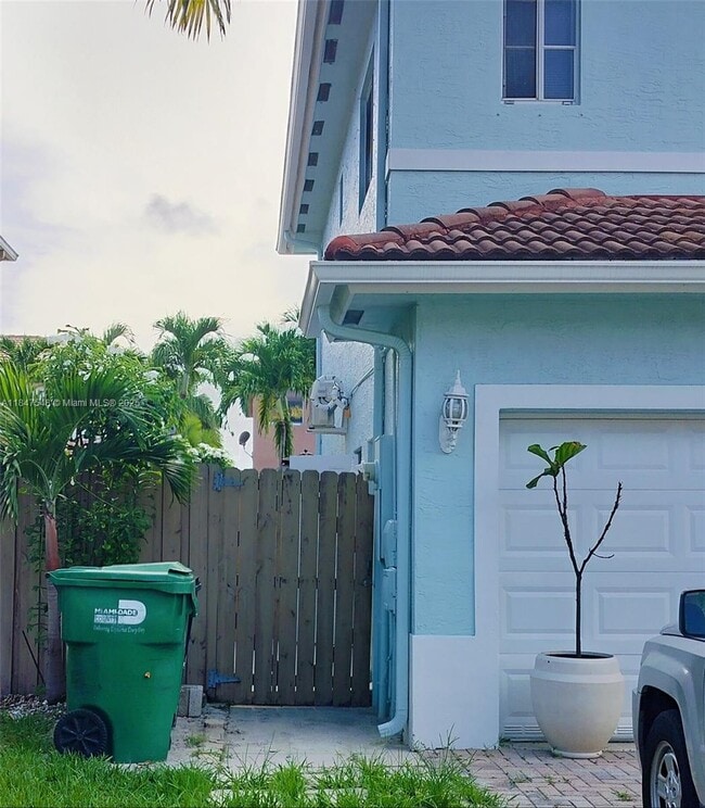 Building Photo - 14552 SW 158th Ct Rental