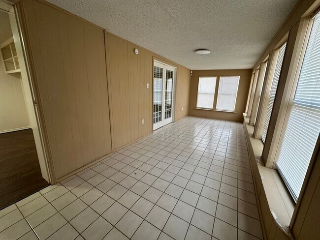 Photo - 2504 25th St