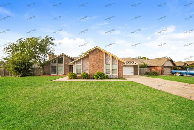 Building Photo - 1309 Pickford Ln