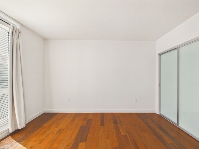 Photo - 555 Fulton St