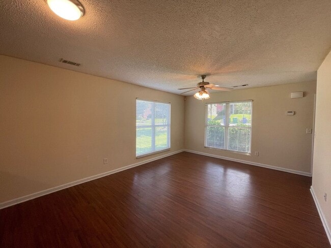 Photo - 5 BEDROOM PLUS BONUS ROOM PRE-LEASING FOR ...