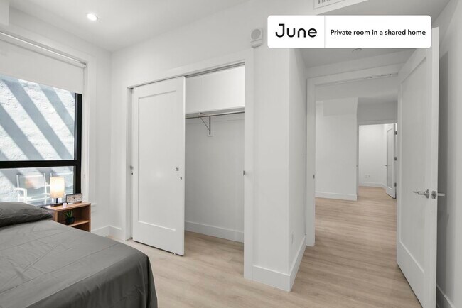 Room in Shared 4 bed/2 bath home in Dupont Circle