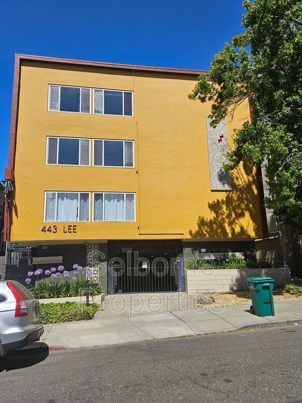 Photo - 443 Lee St