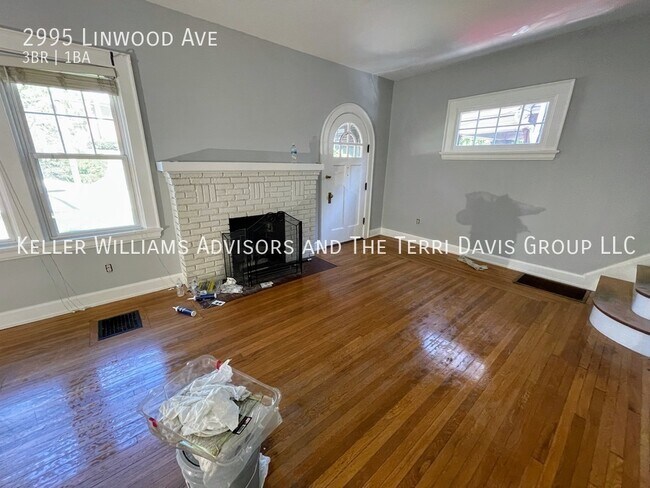 Photo - 2995 Linwood Ave