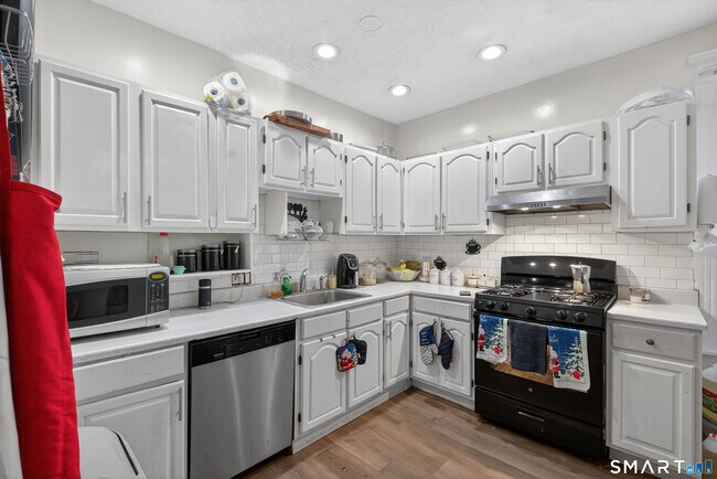 Photo - 361 Ridgefield Ave Unit 1