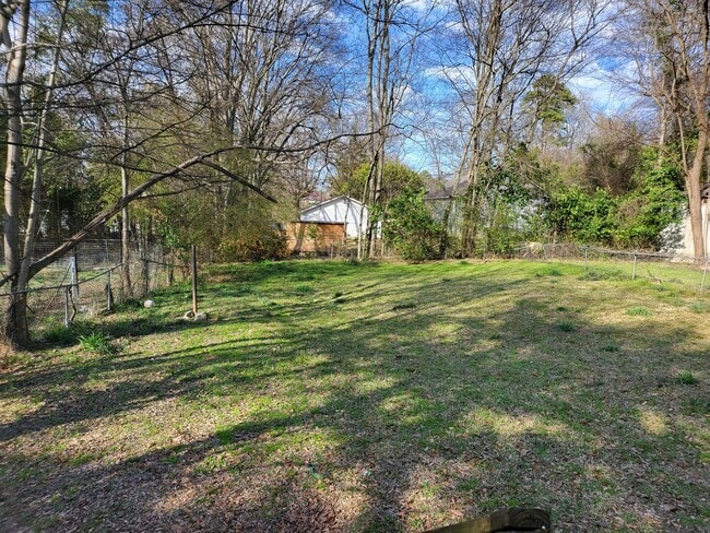 Photo - Conveniently located to UA, Mercedes and D...