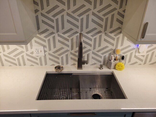 Kitchen - 5131 N Kenmore Ave Unidad 2S