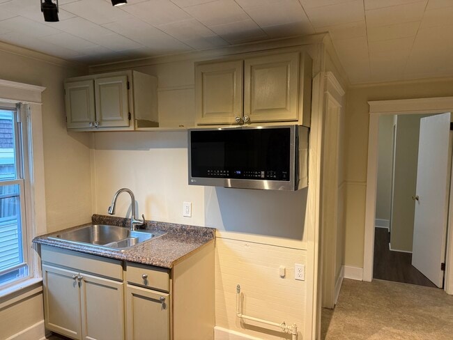 Photo - 308 Robinson St Unit 2 Bdrm