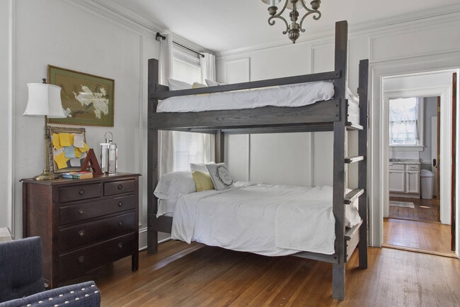 Photo - 633 College St Unidad 633 A