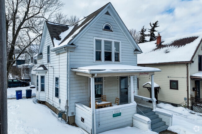 Photo - 720 S Main St