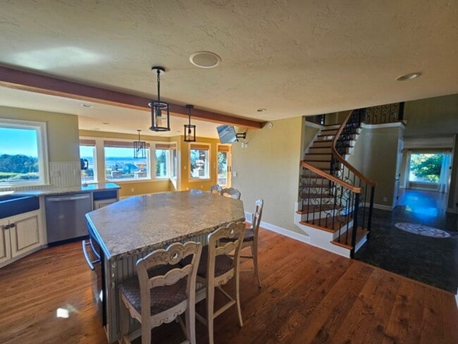 Photo - 4Bd/5Ba Multi Story Home - For viewing by ...