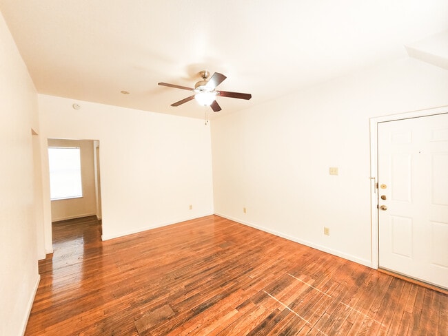 Photo - 902 West Craig Place