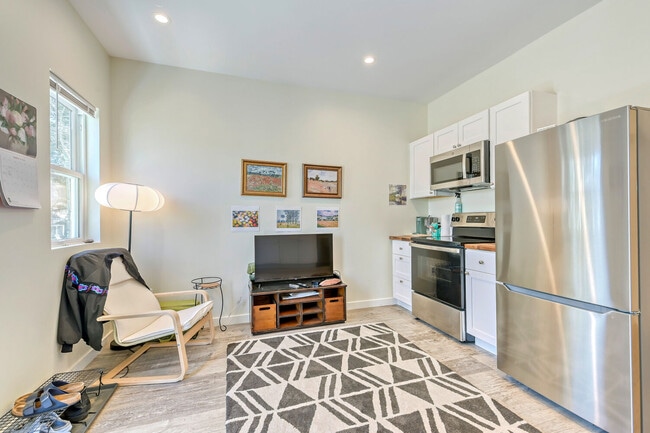 Photo - 196 S Caribou St