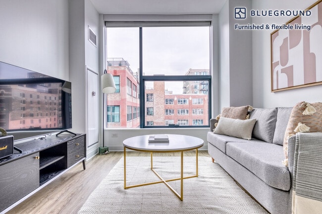 Building Photo - 808 W Van Buren St Rental
