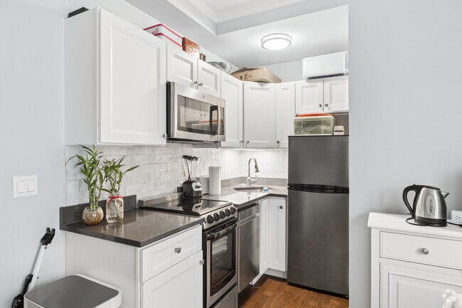 1BR, 1BA - 415SF - Kitchen
