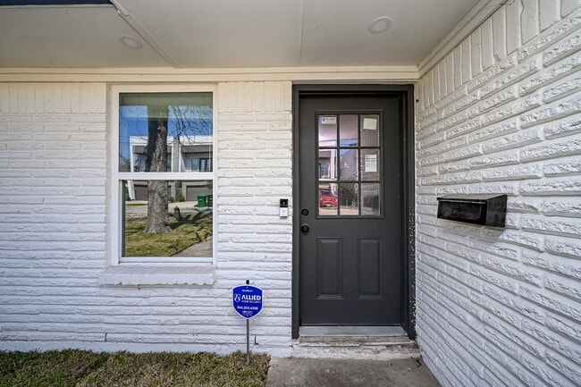 Photo - 4710 Hershe St