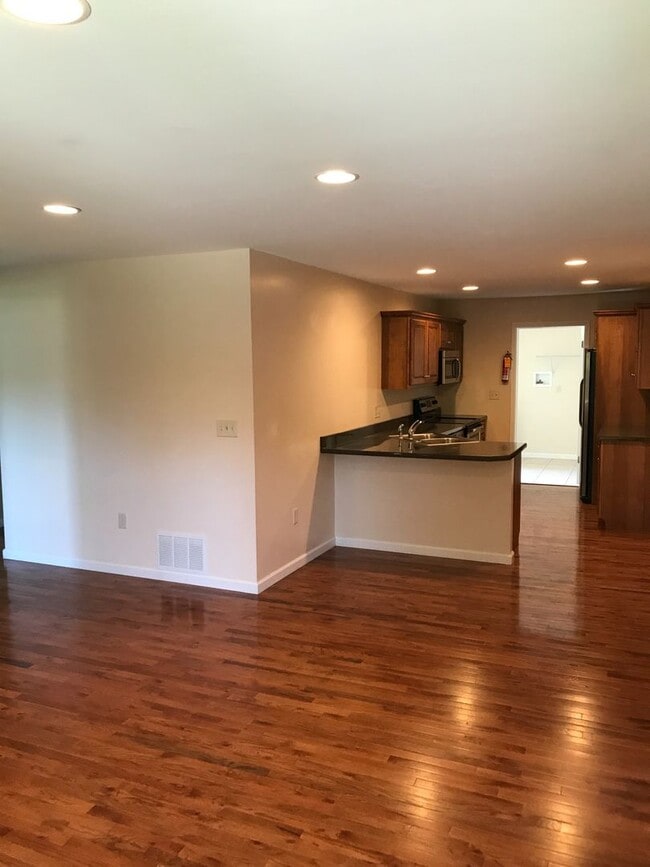 Photo - 239-245 Beaver Street (W) Unidad 241