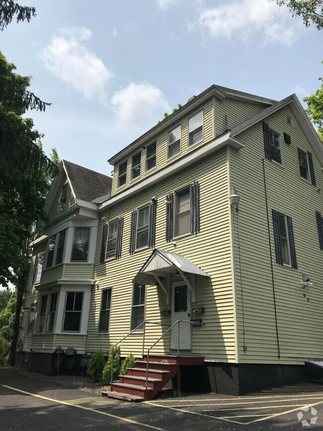 Building Photo - Westbrook-66 Stroudwater St. #1:  1 BR+off... Unit 66 Stroudwater St. #1 Rental