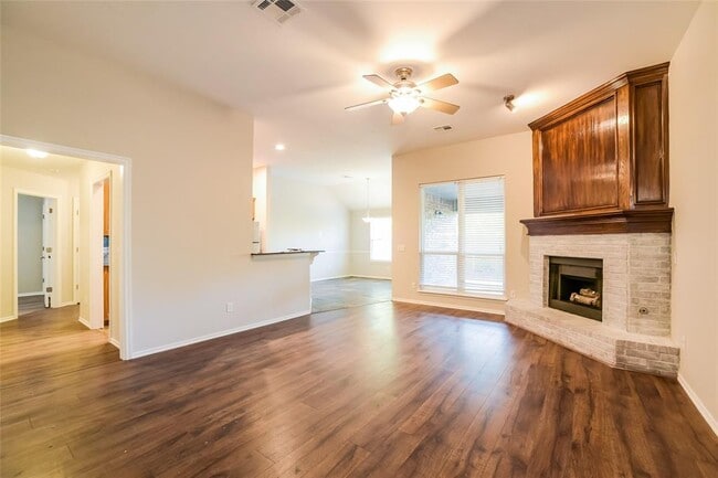 Photo - 2100 NE 4th St