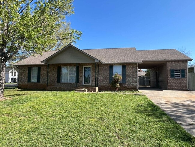 Building Photo - Privacy Fence! 3 Bed, 2 Bath, 20' Storage Building