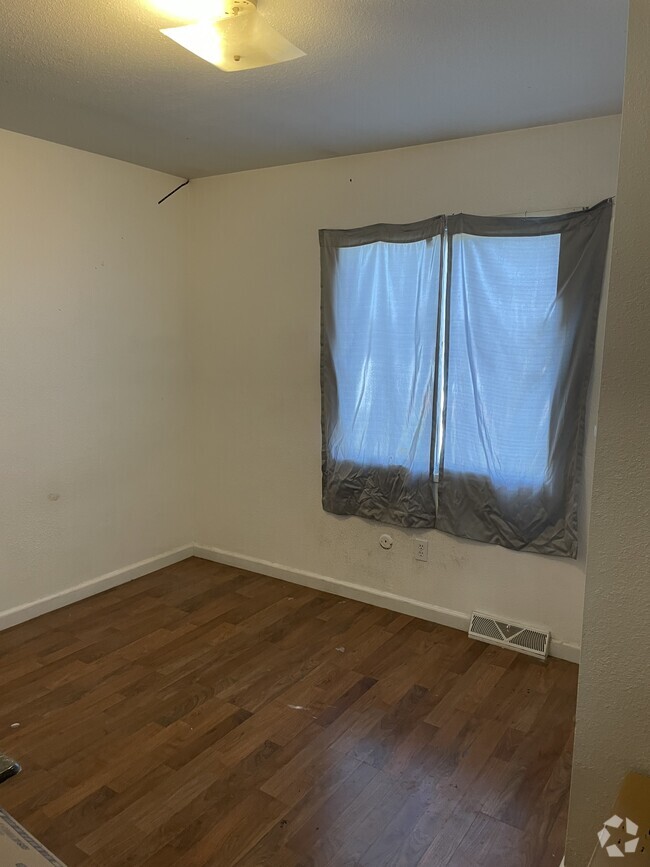 Building Photo - 476 S Paddock St Rental