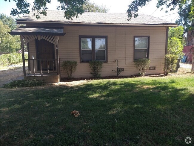 Building Photo - 5665 N Gledhill Ave Rental