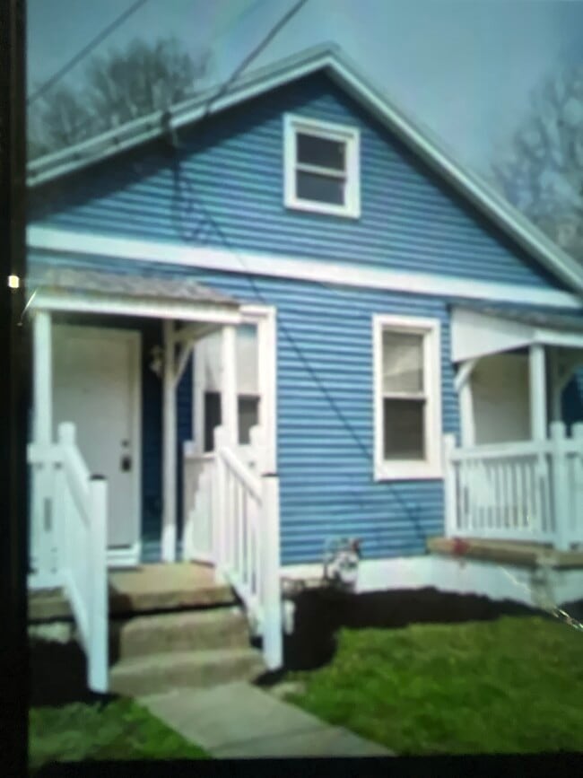 Building Photo - 724 Walnut St