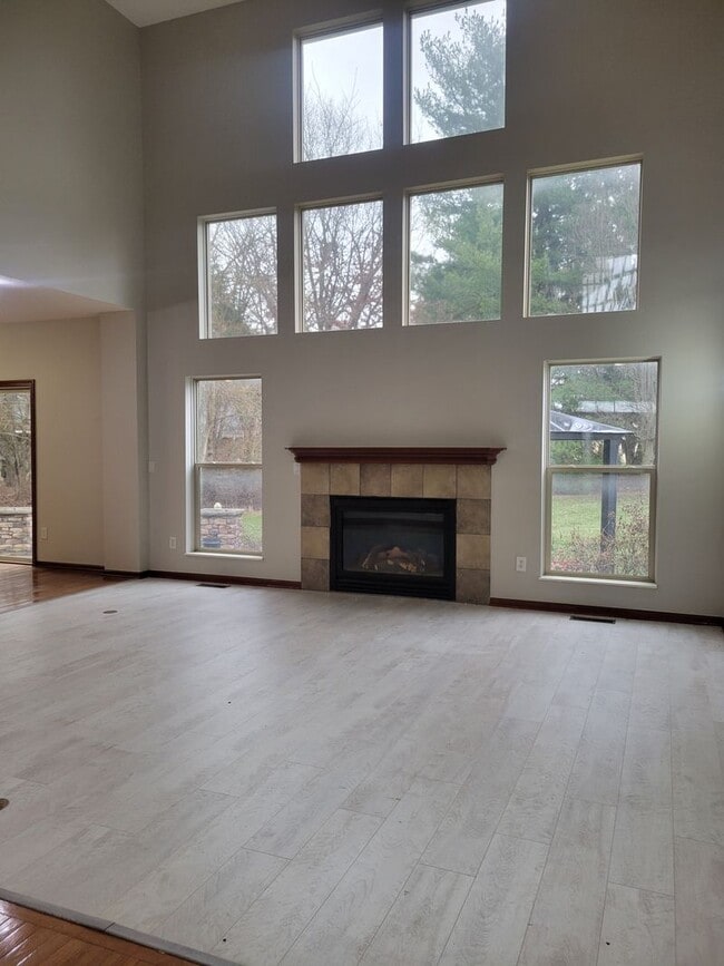 Photo - 8162 Chateau Ln