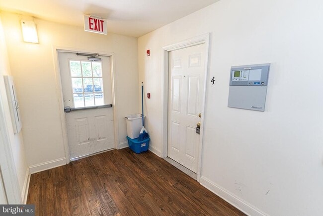 Photo - 802 Travers St Unit 4
