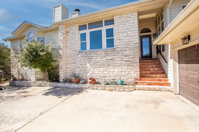 Front of house and entrance - 20712 Hayes Cv