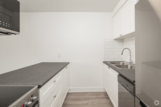 Studio - 552SF - Kitchen - 535 & 555 Shaw Avenue