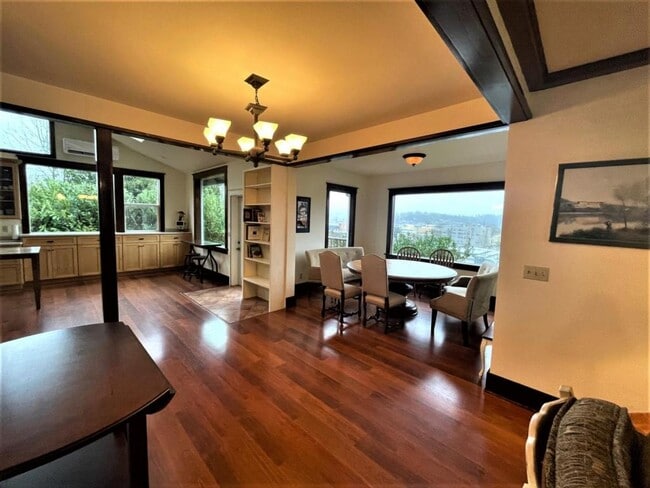 Photo - 466 N 4th Ct