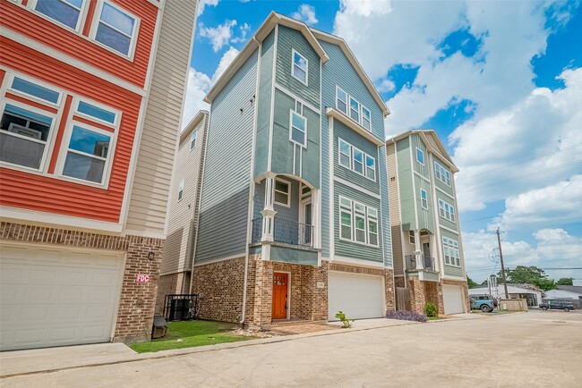 Photo - 2106 Bidwell Dr