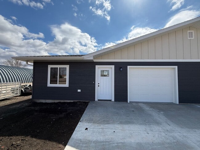 Photo - 115 4th St SW Unidad #3