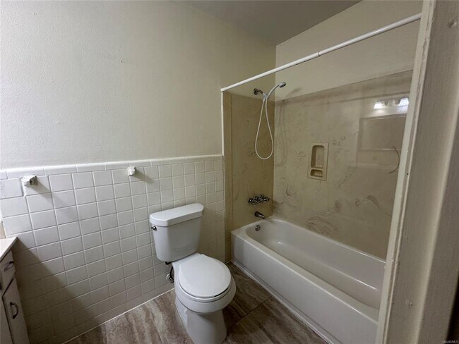 Photo - 811 Shadow Ln