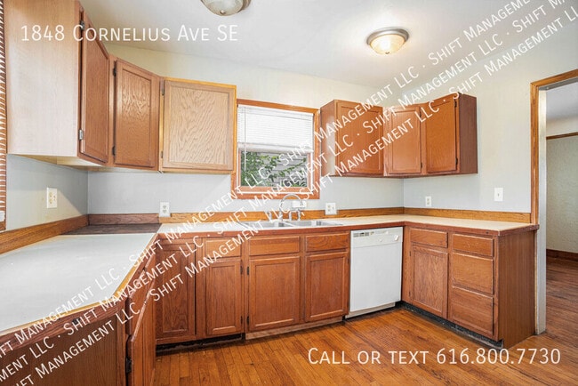 Photo - 1848 Cornelius Ave SE