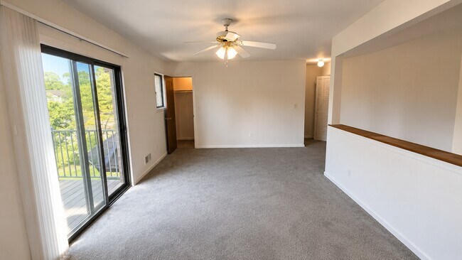 LIVING ROOM - 4116 Birchwood Ct Unit 4116