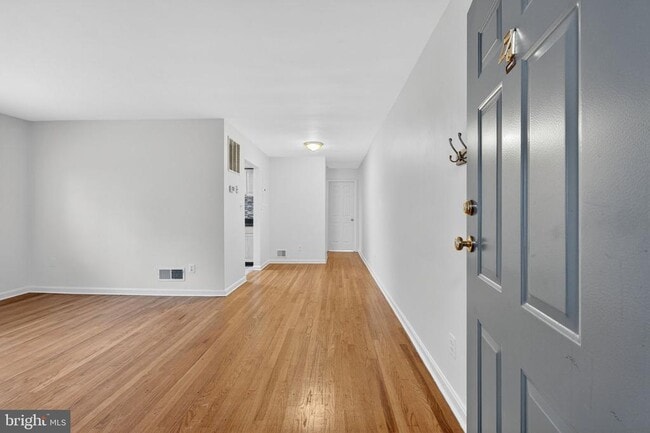 Building Photo - 415 N West St Unit 6