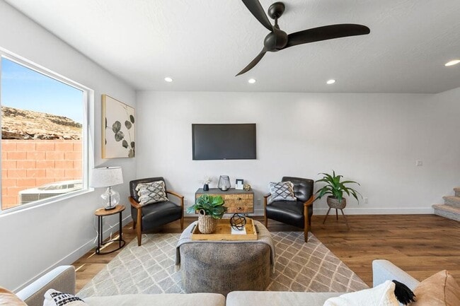 Photo - Beautiful 3 Bedroom 2.5 Bathroom Home