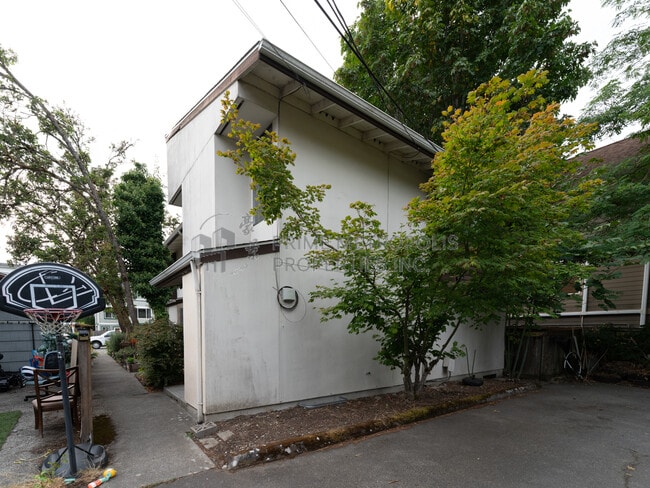 Building Photo - 8606 23rd Ave NE Unit 1