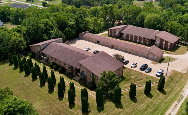 Photo - 2 bedroom one bath at Cedar Hills in Ozark!  Internet, water, sewer and Trash Included