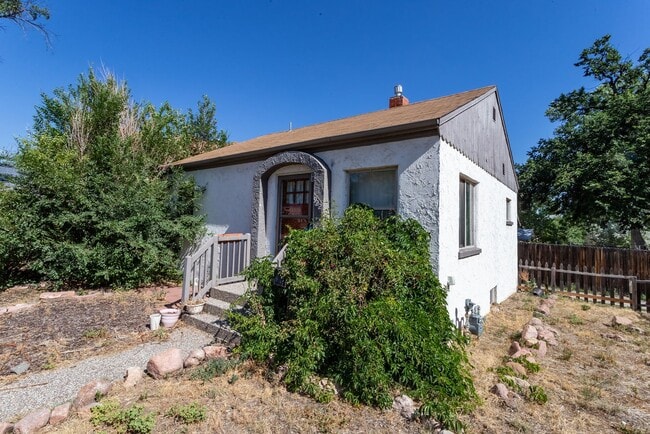 Photo - 922 E High St