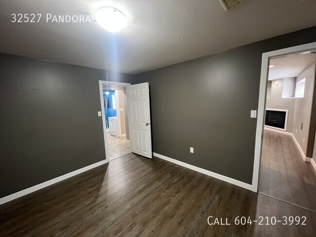 Photo - Spacious Suite-Great Price!